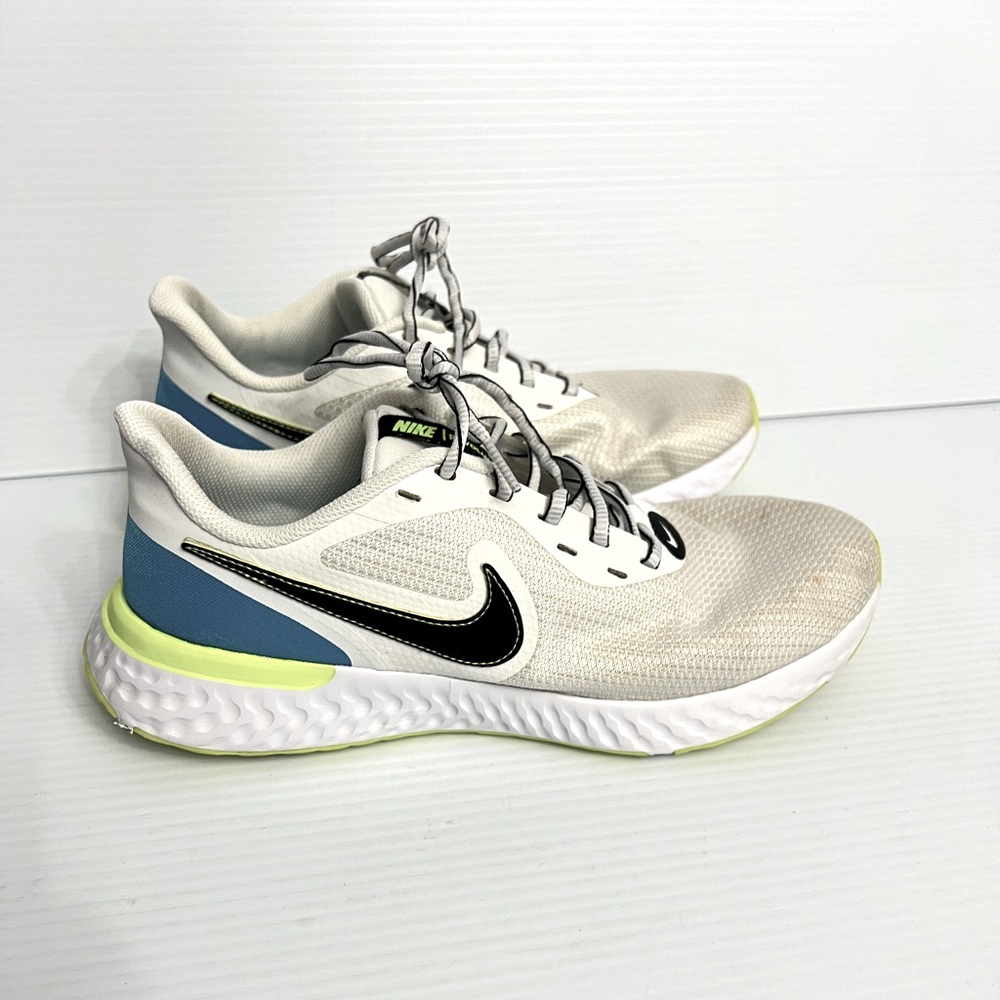 Nike Mens Revolution White Running Shoes Sneakers Size 9.5